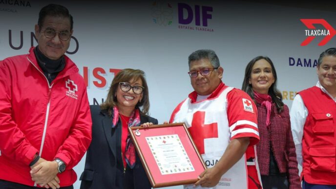 Lorena Cuéllar rinde homenaje a socorristas de la Cruz Roja en Tlaxcala